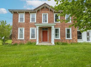 8975 Ridge Rd, Gasport, NY 14067