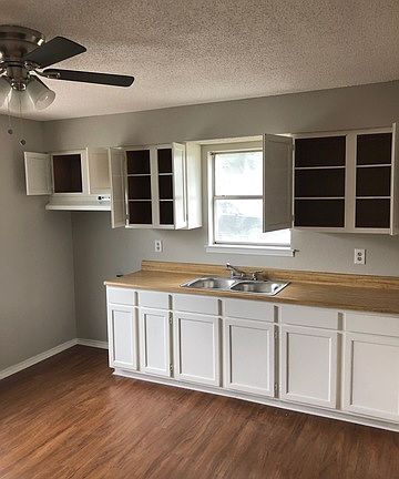 5th image of 2220 Morales St