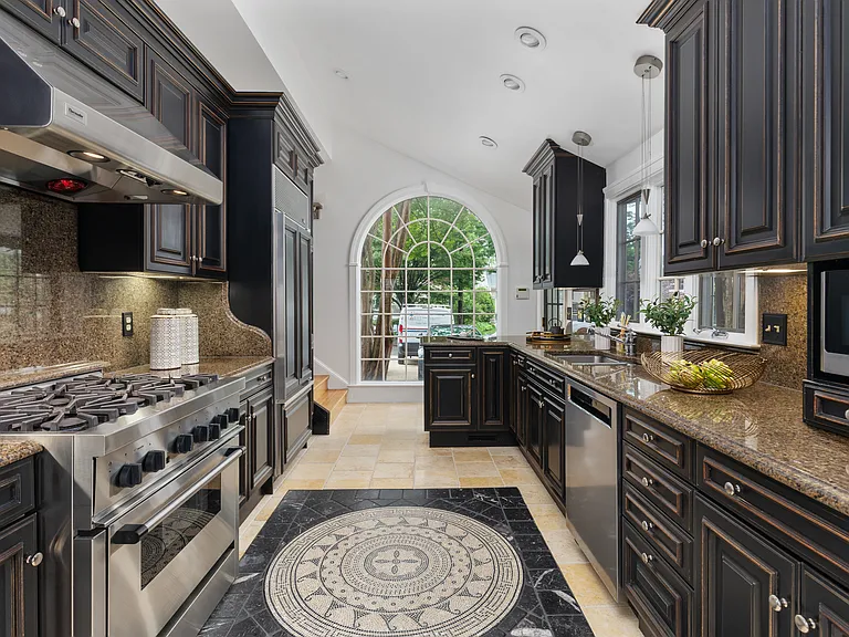 Well appointed kitchen with premium appliances