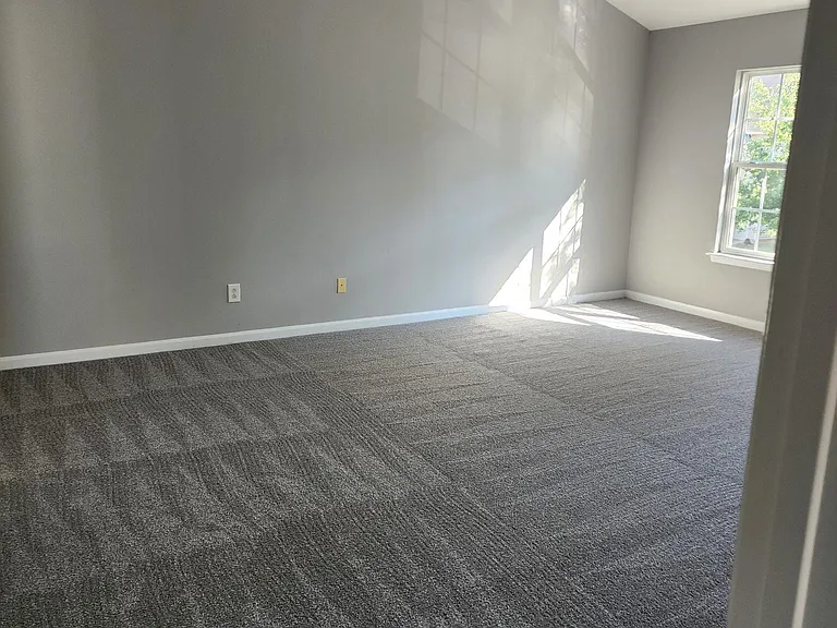 Master bedroom (Pic 2)
