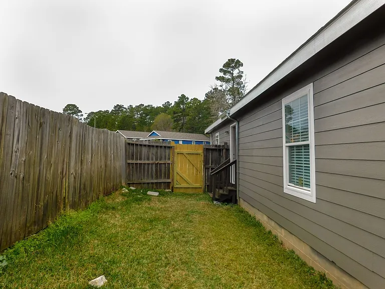 107 Varsity Dr — Photo 24
