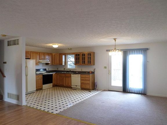 5th image of 360 Broadmoor Ln