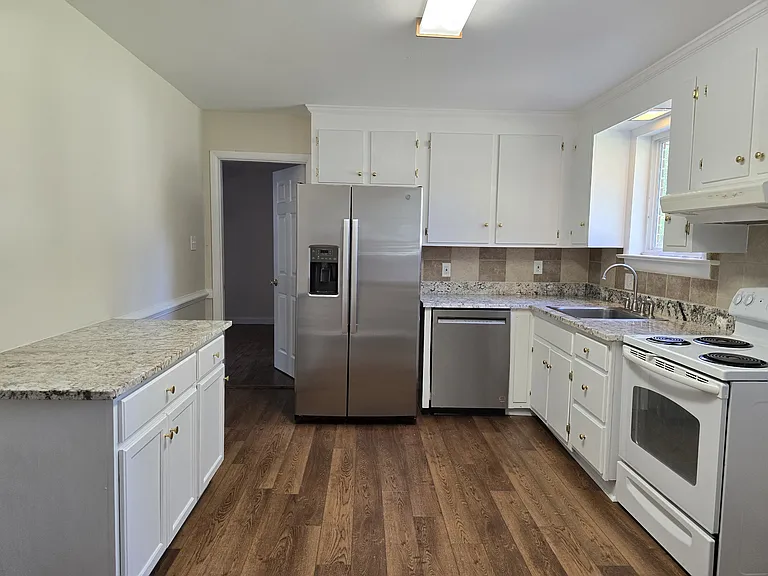 Eat-In Kitchen - Breakfast Nook