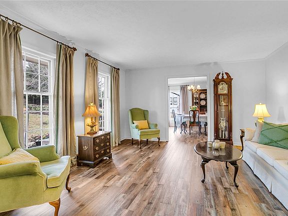 3rd image of 639 Sulphur Springs Rd