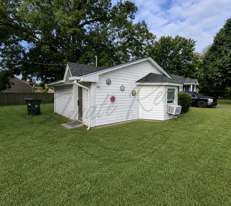 142.5 N Russell St