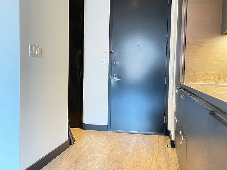 20 Pine St #2210 — Photo 9