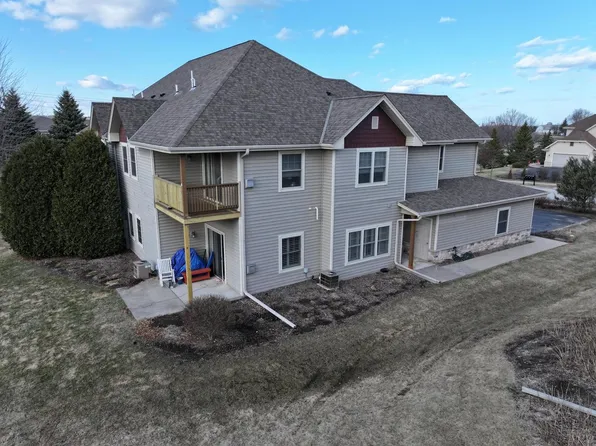 1617 New Port Vista DRIVE, Grafton, WI 53024