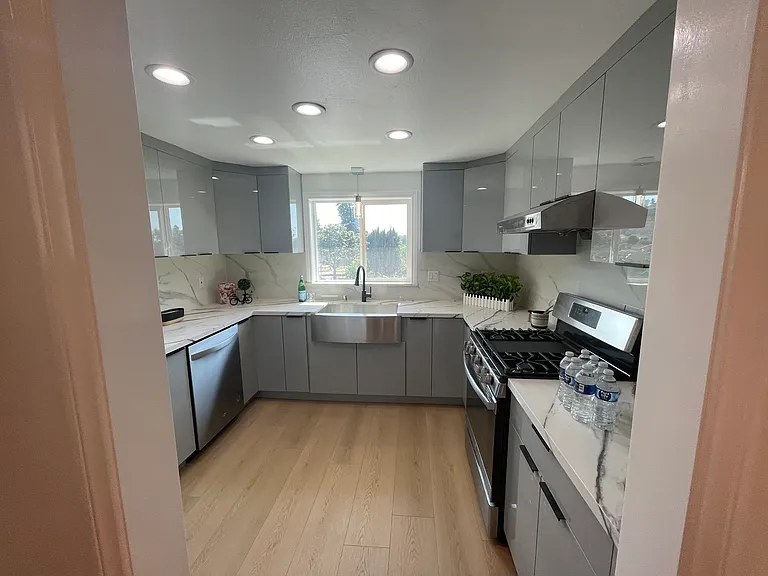 2316 Hitchcock Dr — Photo 2