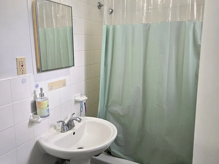 114 Kempenfelt Dr #303 — Photo 10