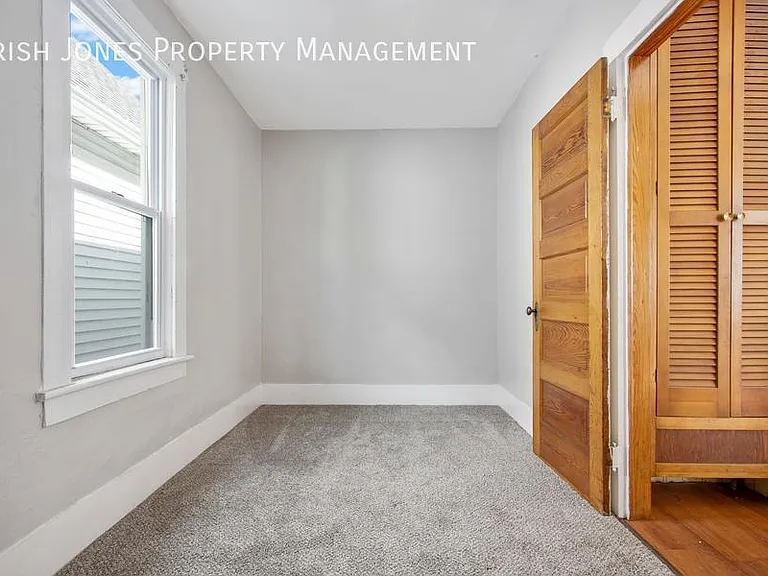134 Peter St #UPPER — Photo 13