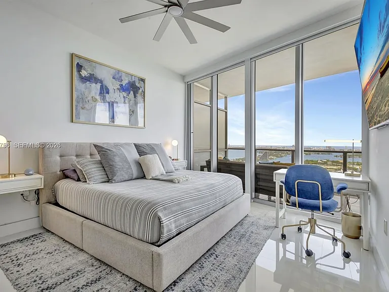 1100 Biscayne Blvd #4002 — Photo 21