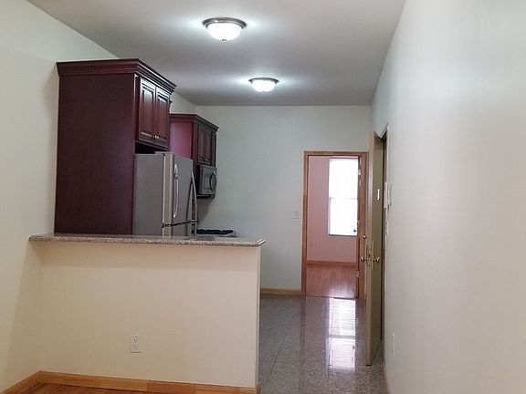 4th image of 2333 37th St #1