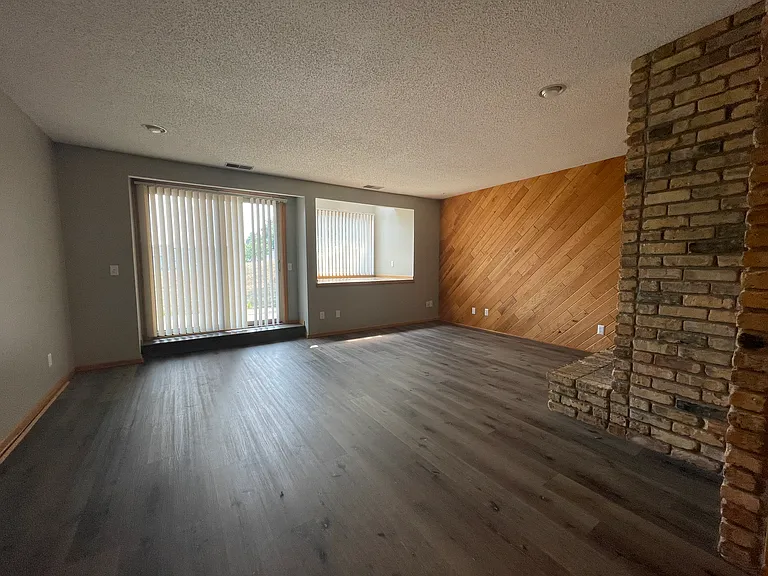 350 Oakwood Dr — Photo 8