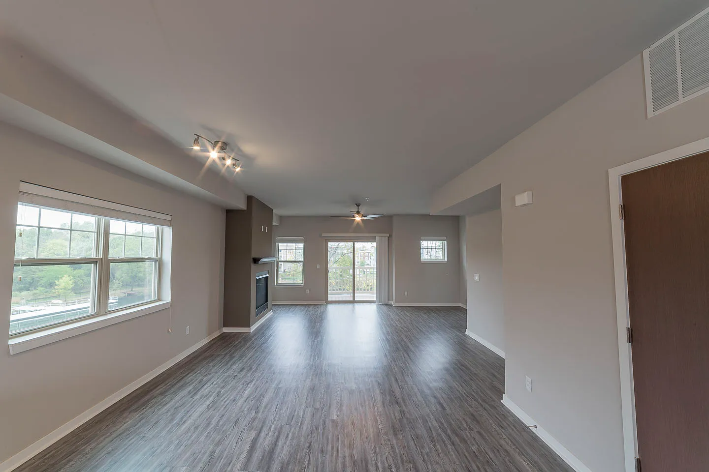 Mammoth Springs Apartments & Townhomes — Photo 4