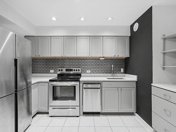 3rd image of 40 E 9th St APT 1103