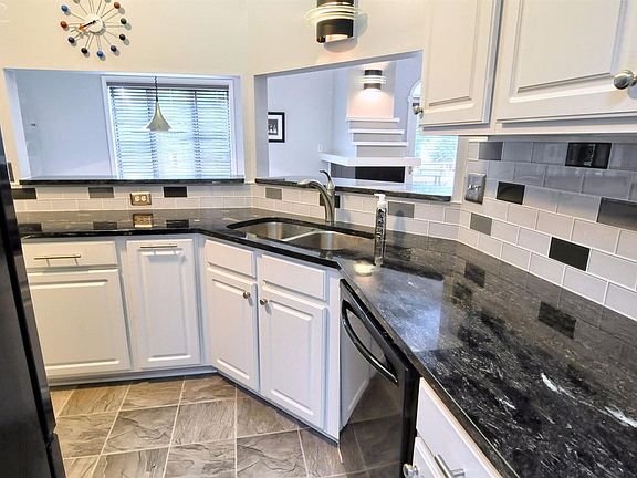 2nd image of 11705 Hawthorne Glen Dr