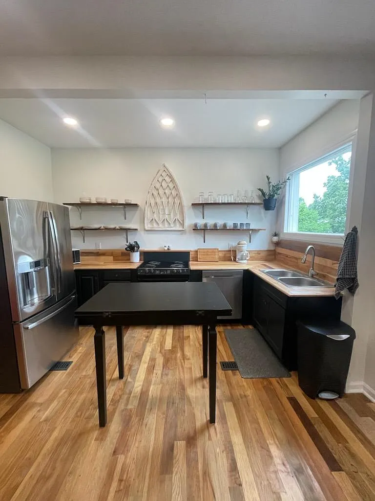 1 bed, 1.5 bath, 600 sqft, $1,600 — Photo 2