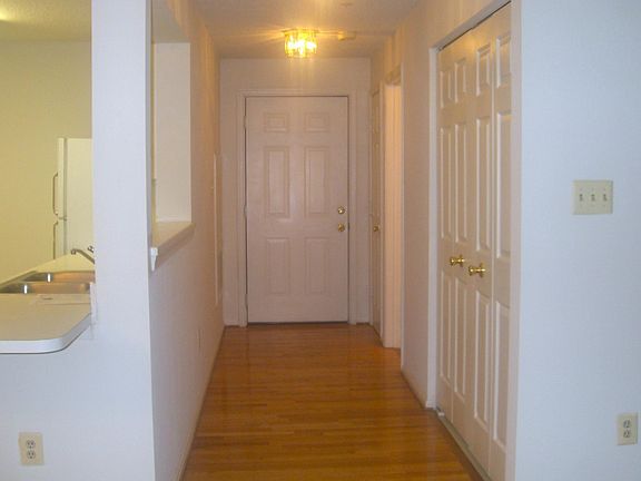 2nd image of 10019 Vanderbilt Cir #3-16