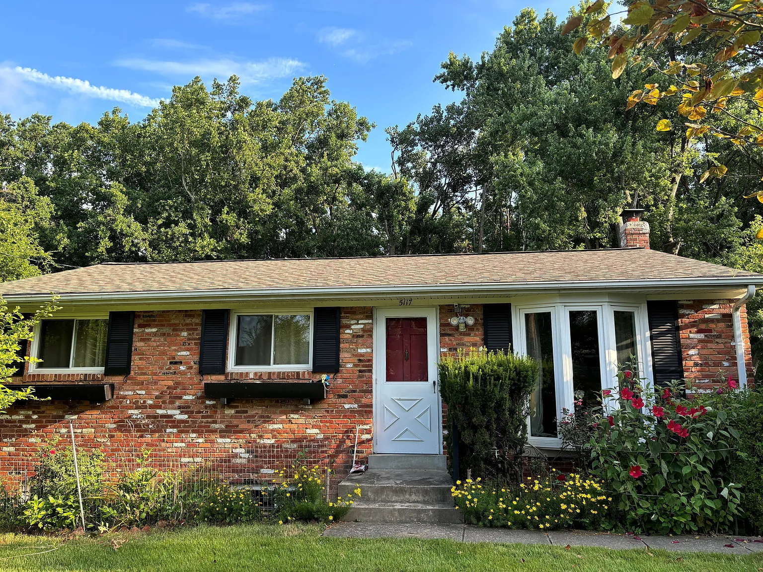 4 bed, 1900 sqft, $3,300 — Photo 1