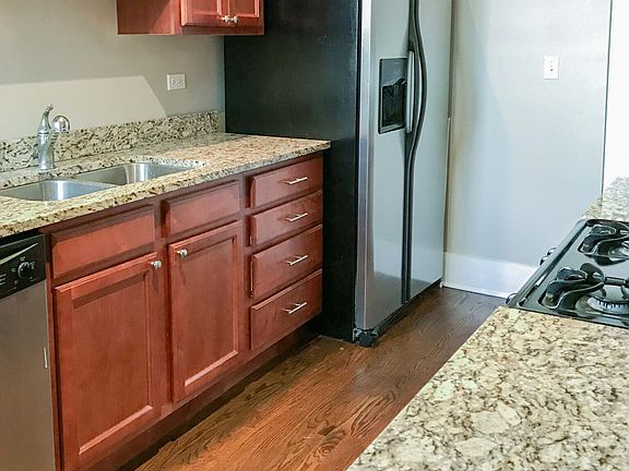 3rd image of 1849 W Cornelia Ave #003