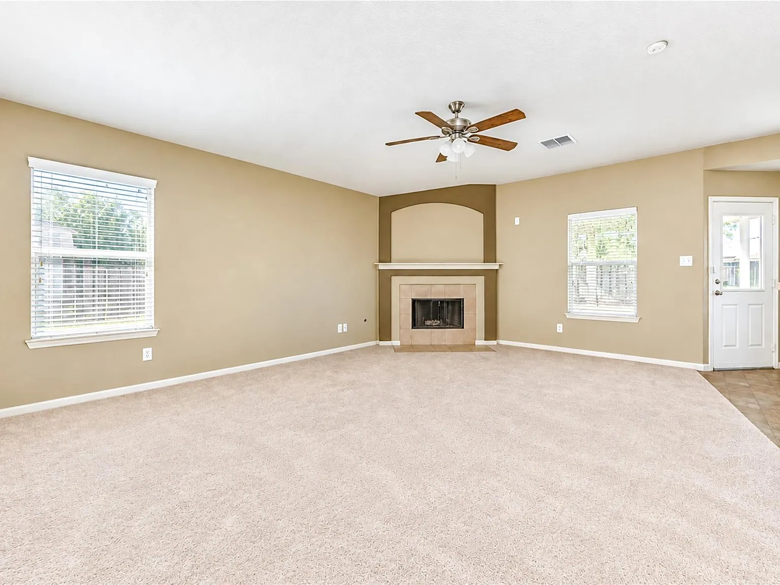3 bed, 2.0 bath, 1634 sqft, $2,250 — Photo 4