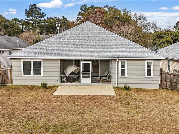 2nd image of 4885 Lake Park Dr