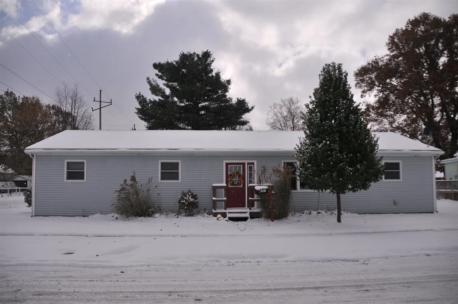 201 W South St photo 1