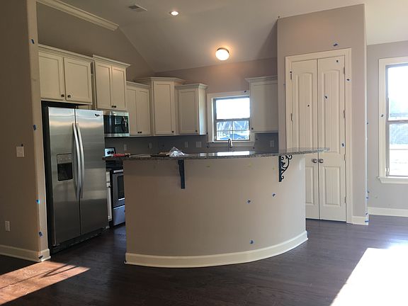3rd image of 9346 Pinkerton Ln