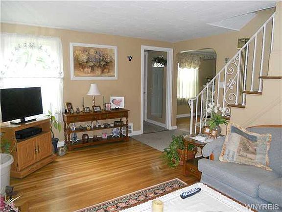 3rd image of 91 Colvinhurst Dr