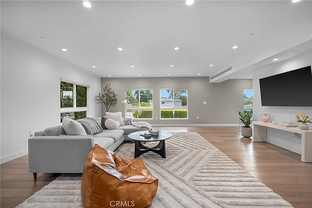 3 bed, 2800 sqft, $6,000 — Photo 4