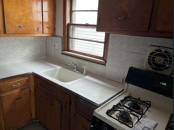 3rd image of 6 Gifford Pl #1F