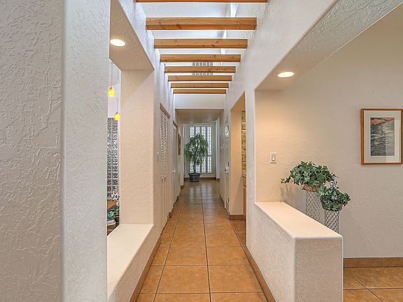 5th image of 6025 Casa Feliz NE