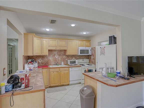 5th image of 1613 NW 11th Ave