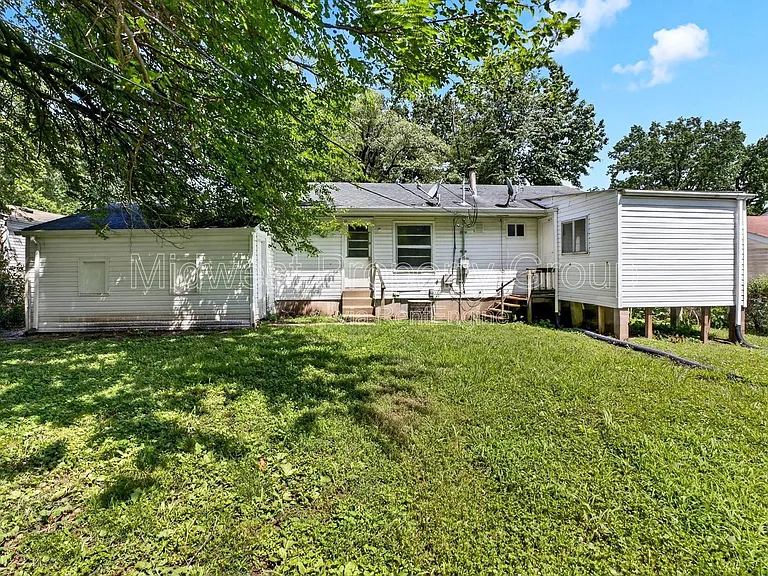 10027 Lilac Ave — Photo 22
