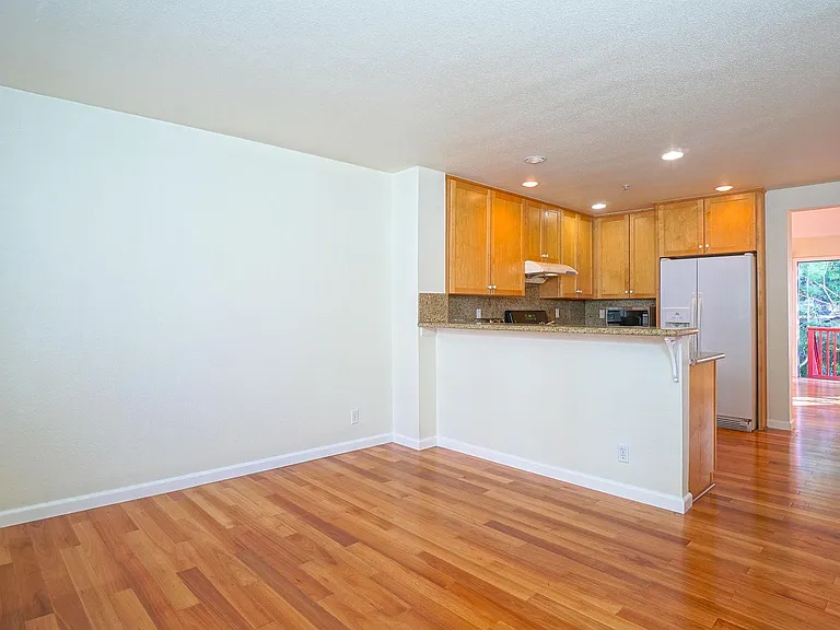 558 Driscoll Pl — Photo 13