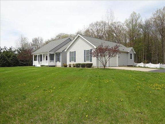 2135sqft with full basement on 6 Acres