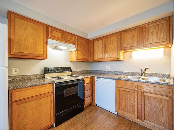 5th image of 511 Elsmere St