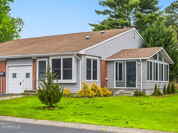 3rd image of 61 Hudson Parkway #B