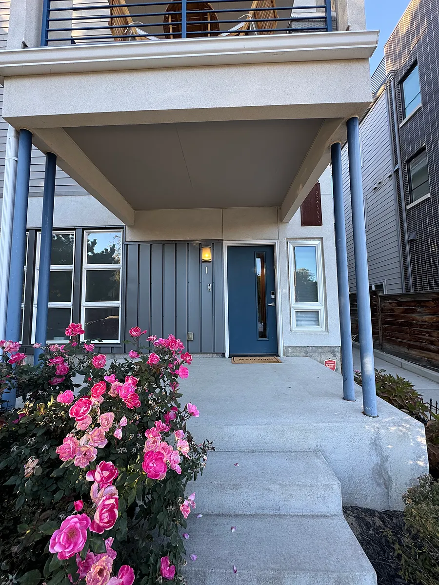 Building Photo - 2725 W 25th Ave