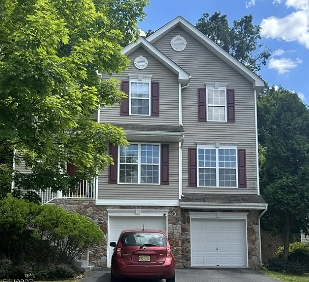 310 Winding Hill Dr — Photo 1