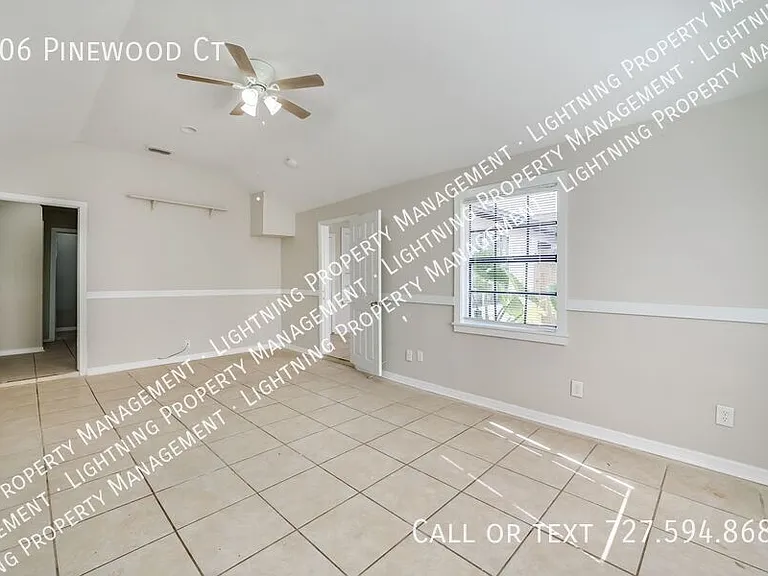 406 Pinewood Ct — Photo 12