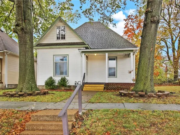 121 S 27th St, Parsons, KS 67357