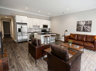 927 W Irving Park Rd #304, Chicago, IL 60613