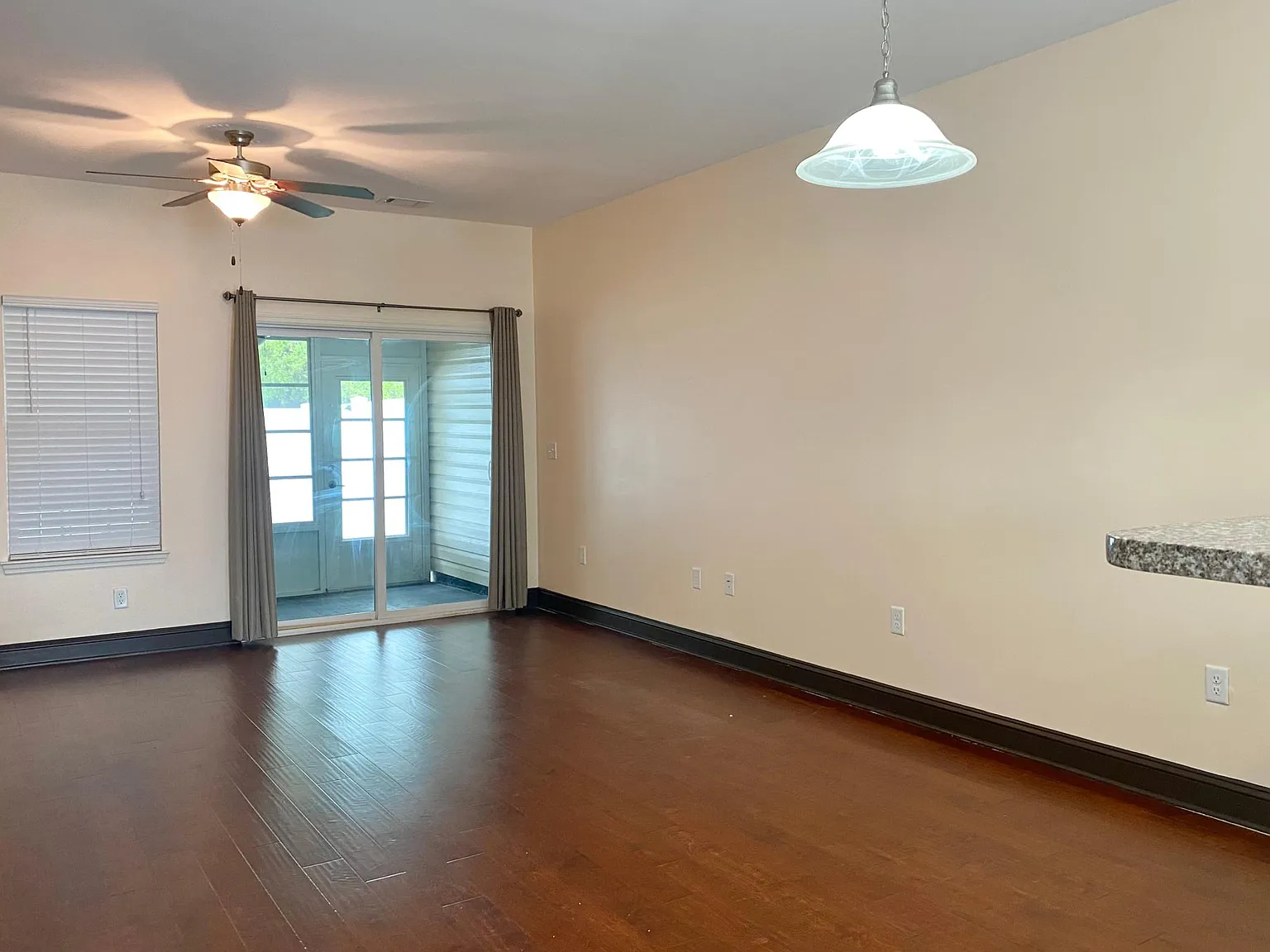 2 bed, 2.5 bath, 1077 sqft, $1,750 — Photo 4
