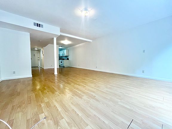 3rd image of 4401 Kraft Ave #5