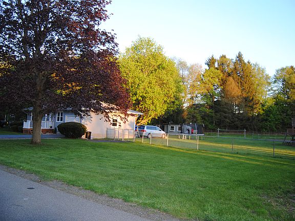 4th image of 808 Pheasant Run