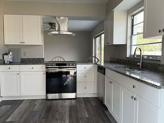 3rd image of 17608 Shadyside Cir