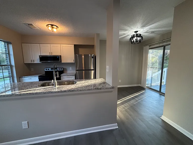 9 Adams Cir #A — Photo 8