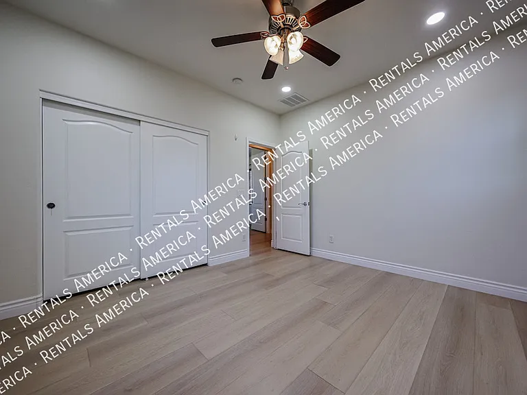 1081 N Mason Dr — Photo 17