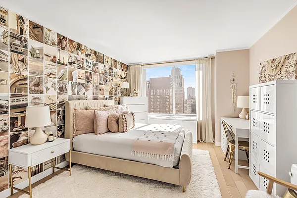 Sold by R New York | media 24